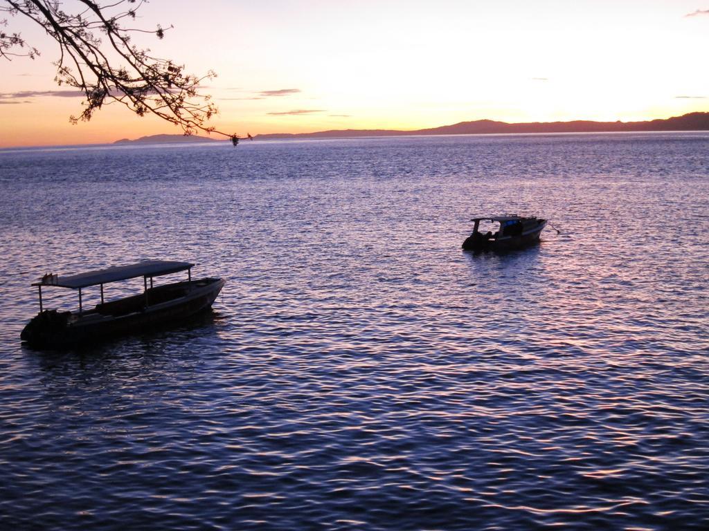 Raja Laut Dive Resort ブナケン エクステリア 写真