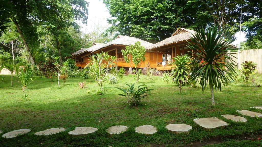 Raja Laut Dive Resort ブナケン エクステリア 写真