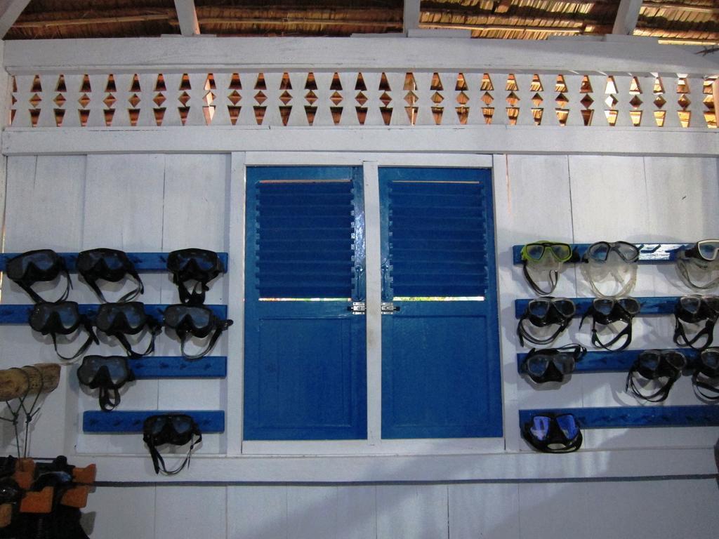Raja Laut Dive Resort ブナケン エクステリア 写真
