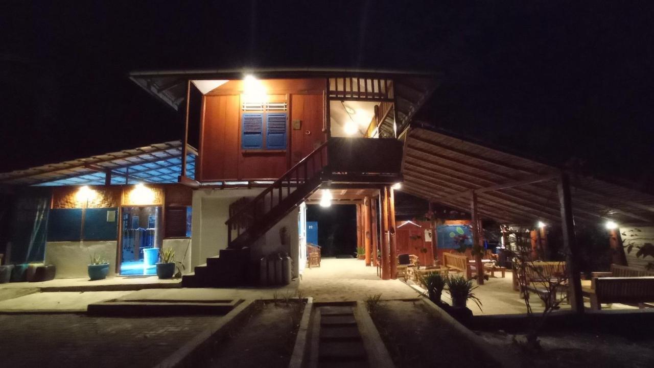 Raja Laut Dive Resort ブナケン エクステリア 写真