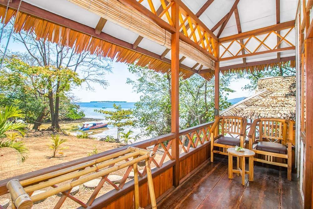 Raja Laut Dive Resort ブナケン エクステリア 写真