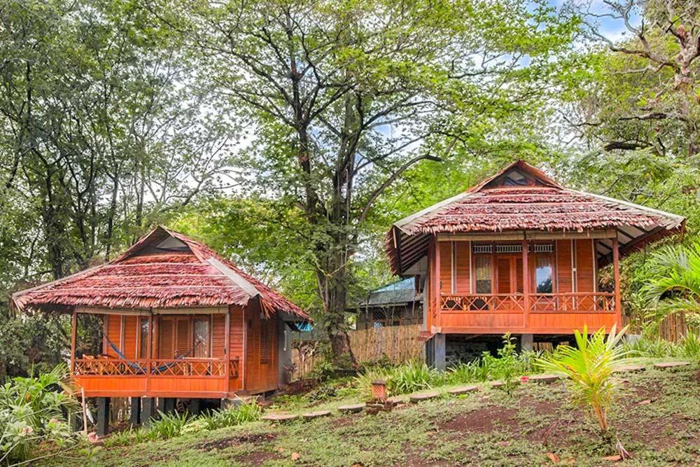 Raja Laut Dive Resort ブナケン エクステリア 写真