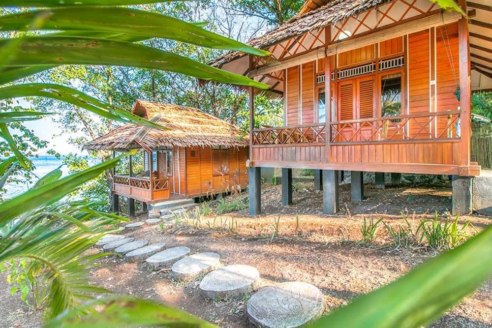 Raja Laut Dive Resort ブナケン エクステリア 写真