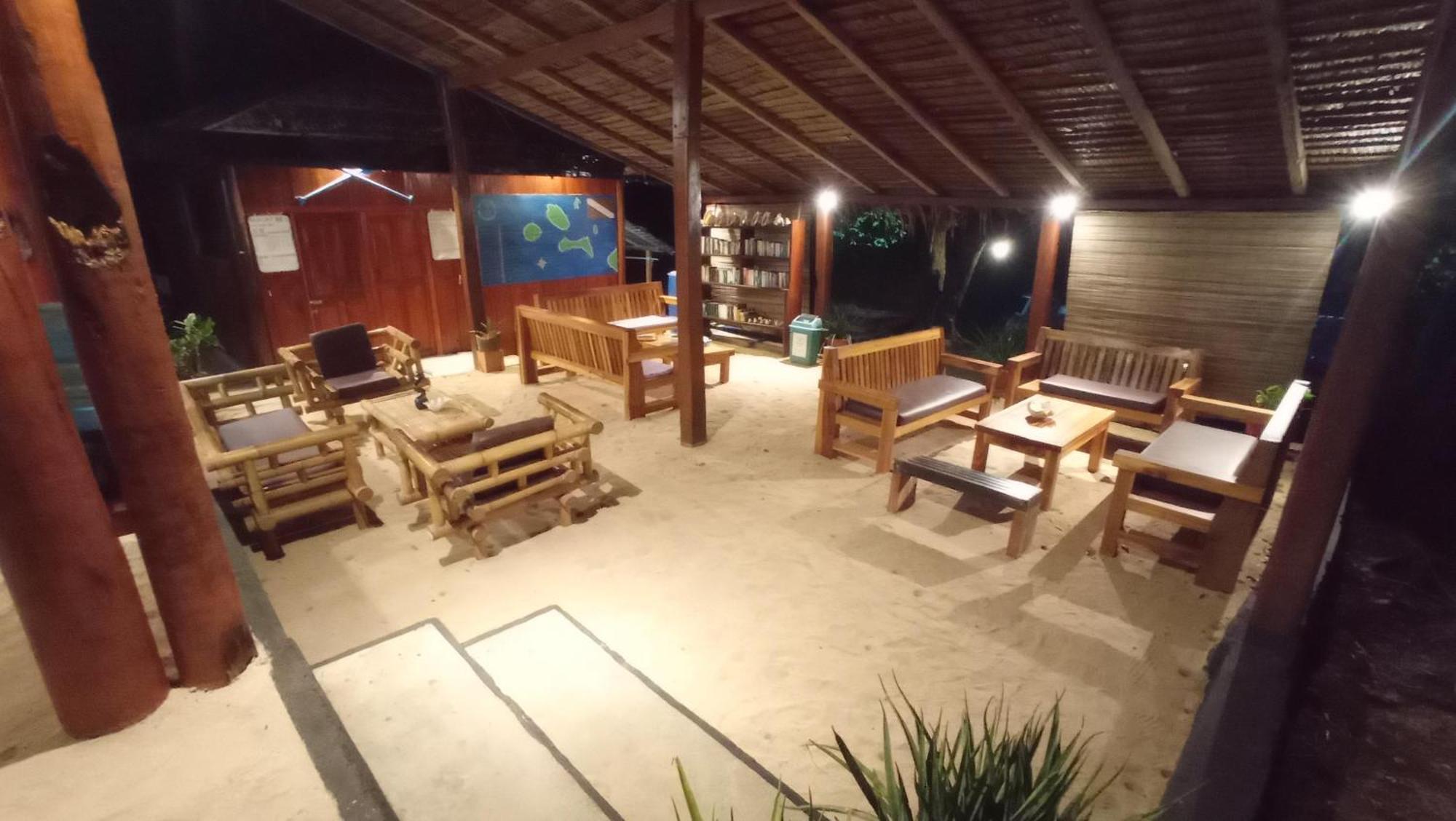 Raja Laut Dive Resort ブナケン エクステリア 写真